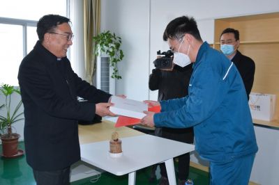 山东省潍坊市人大常委会副主任范福生莅临山东天富娱乐药业指导慰问